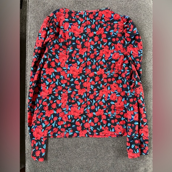 Such a cute long sleeve top blouse. Size extra large. - Picture 3 of 3